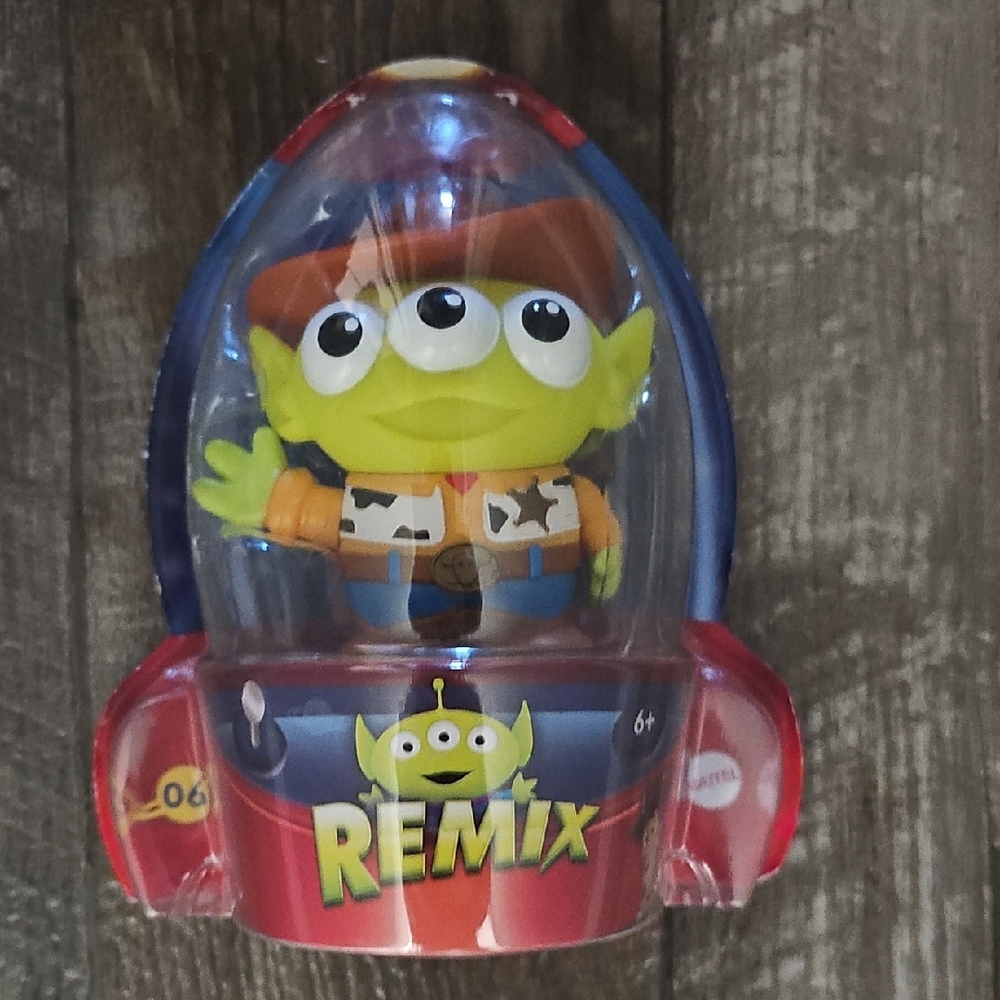 Green and Red Alien Action Figure Playset